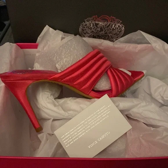 NIB Vince Camuto Heels Size 6 - Picture 1 of 3